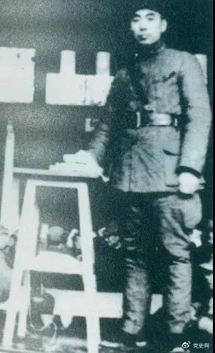 1939年3月10日，周恩來為新四軍排以上干部作題為《目前形勢(shì)與新四軍任務(wù)》的報(bào)告。