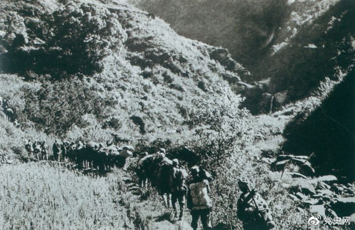 　　1947年6月，劉鄧大軍強(qiáng)渡黃河天險(xiǎn)，千里躍進(jìn)大別山，揭開了中國(guó)人民解放軍戰(zhàn)略進(jìn)攻的序幕。