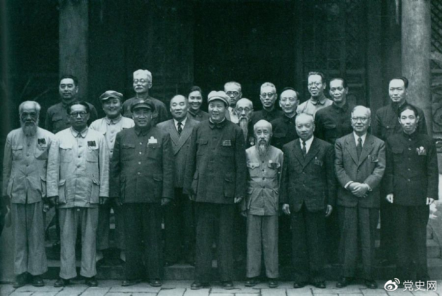 1949年7月5日，新政治協(xié)商會議籌備會常務委員合影。